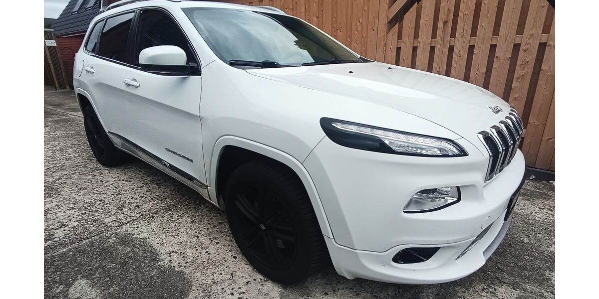 Jeep Cherokee 93.000 km 11.900 &euro; Schretstaken 21493