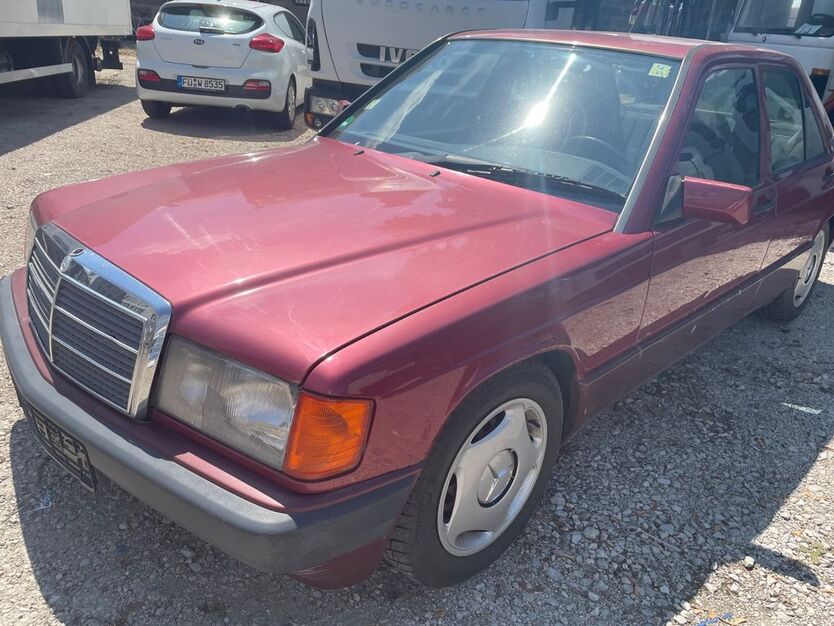 Mercedes-Benz 190 210.000 km 5.700 € Fürth 90765