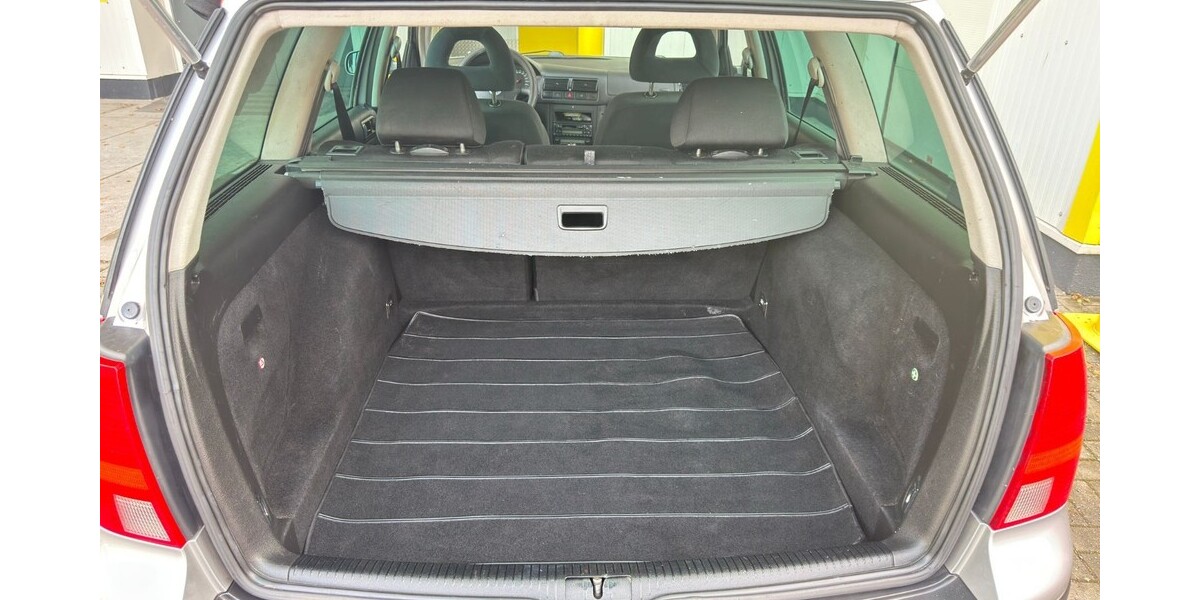 VW Golf V 216.541 km 2.990 &euro; Berlin 10178