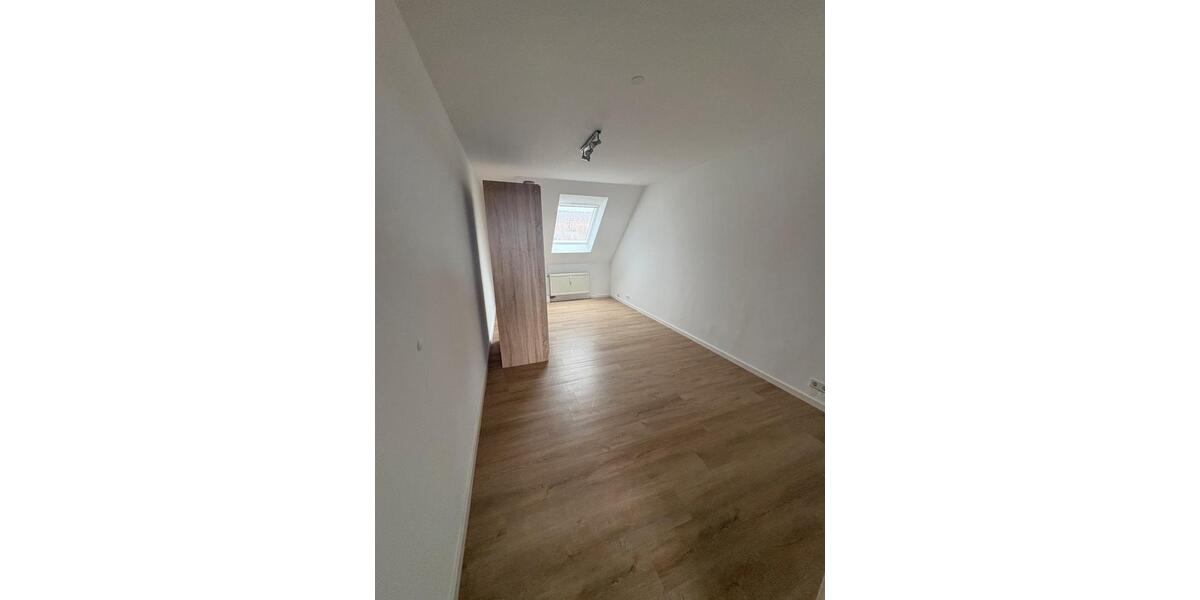 Reihenhaus Ludwigshafen am Rhein Rheingönheim - 11 Zimmer, 245 m&sup2;, 2.900&euro; | Angebot:25980402