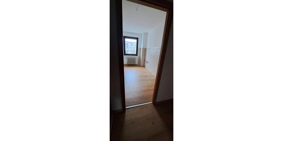 Etagenwohnung Neubrandenburg - 3 Zimmer, 83 m&sup2;, 890&euro; | Angebot:26251259
