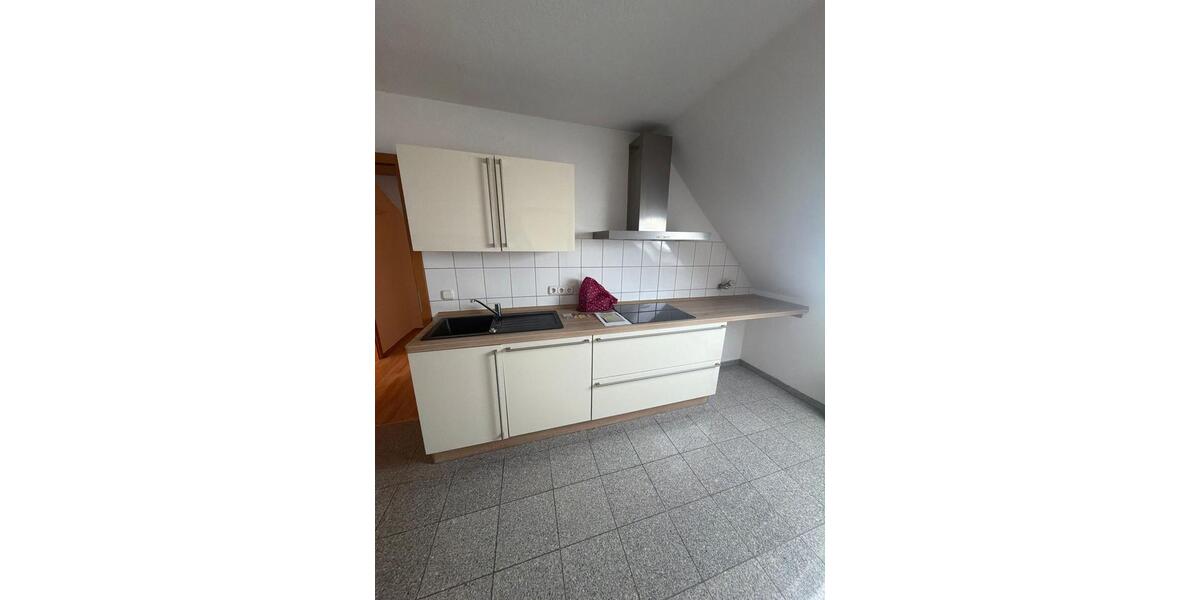 Dachgeschoßwohnung Essen Stadtbezirk VII - 5 Zimmer, 100 m&sup2;, 695&euro; | Angebot:24884993