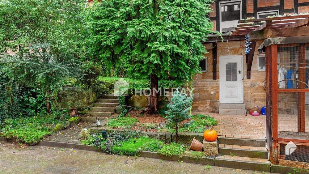 Attraktives Mehrfamilienhaus mit drei Wohneinheiten in Forchheim 1 zimmer