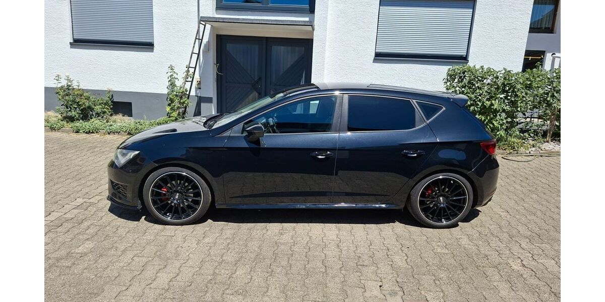 Seat Leon 146.000 km 12.400 &euro; Bühl 77815