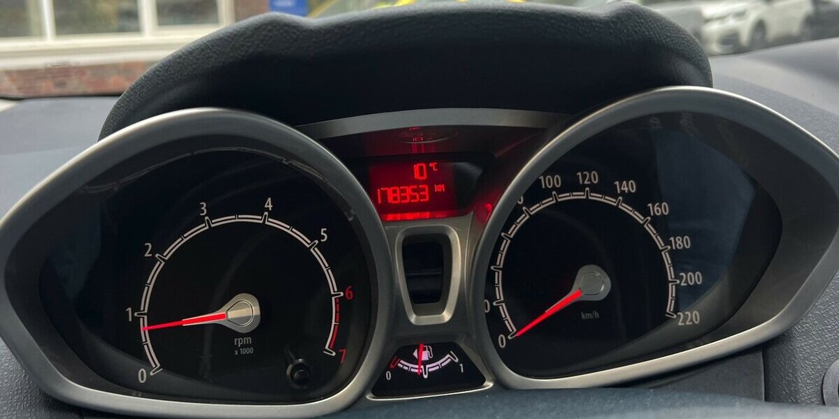 Ford Fiesta Titanium*Keyless*PDC*LED*Tel.*Chrom*GAS* 178.353 km 3.990 &euro; Berlin 13187