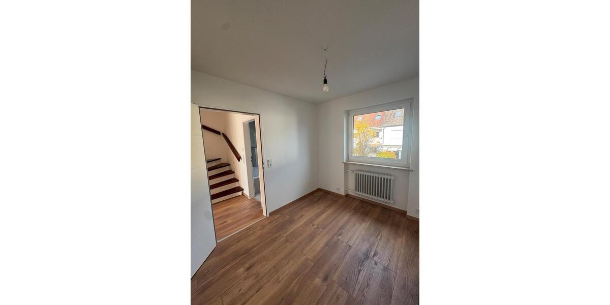 Reihenhaus Neufahrn bei Freising Mintraching-Grüneck - 7 Zimmer, 140 m&sup2;, 2.750&euro; | Angebot:26066116