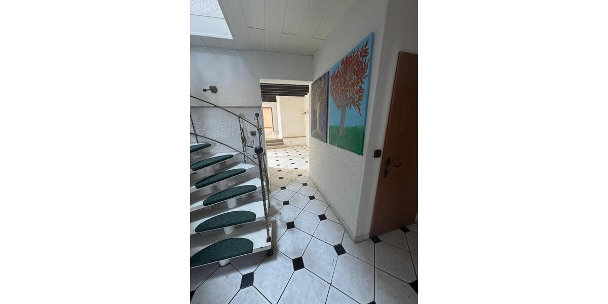 Etagenwohnung Föhren - 8 Zimmer, 224 m&sup2;, 1.600&euro; | Angebot:25553198