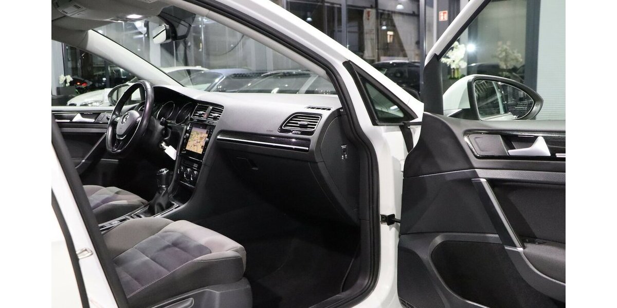 VW Golf VII 1.5 TSI HIGHLINE R-LINE SPORT BLACK LED 192.000 km 10.677 &euro; Hamm 59077