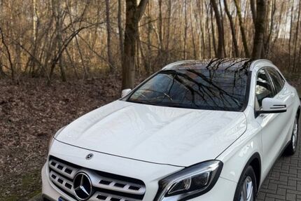 Mercedes-Benz GLA 180 98.600 km 16.000 &euro; Düsseldorf 40629