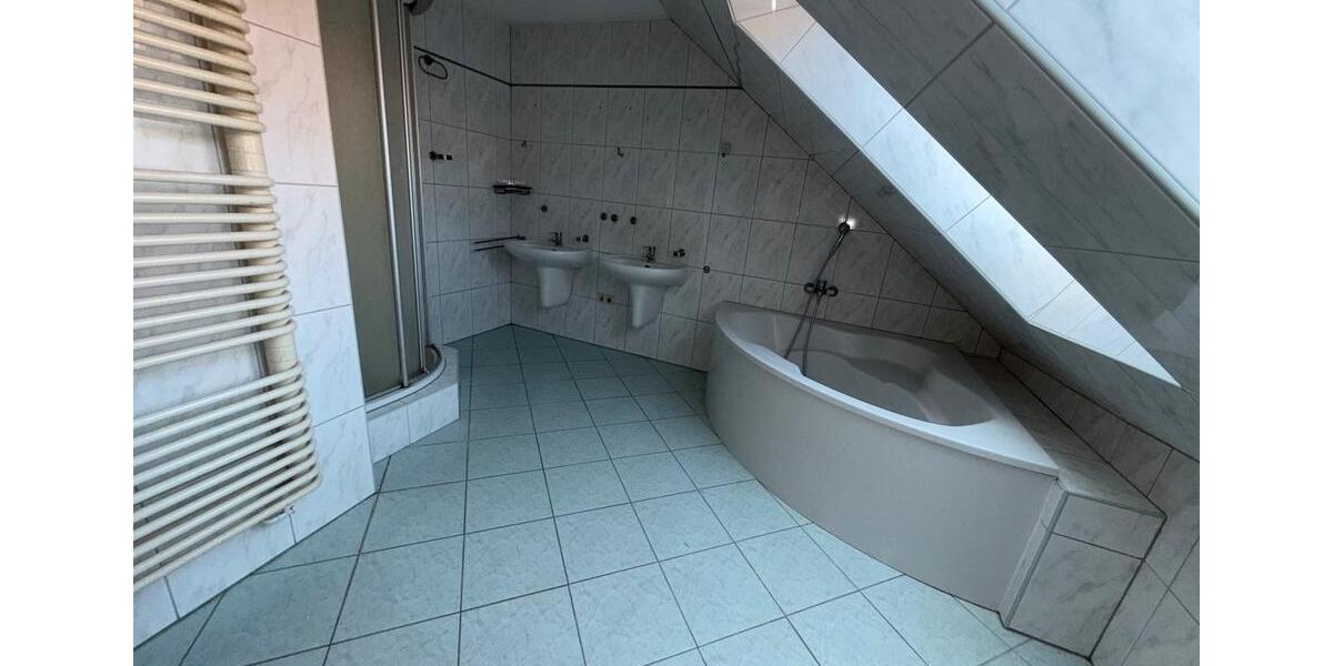 Etagenwohnung Pritzwalk - 6 Zimmer, 160 m&sup2;, 1.200&euro; | Angebot:26412835