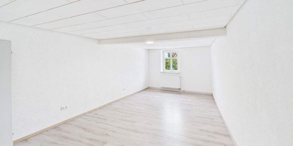 Einfamilienhaus Baunach - 9 Zimmer, 280 m&sup2;, 2.150&euro; | Angebot:26675744
