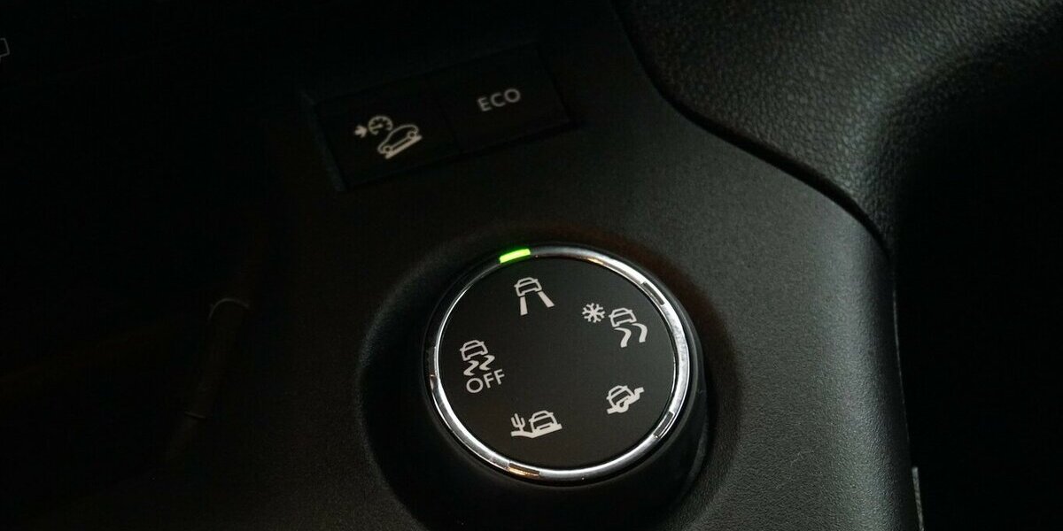 Citroen Berlingo 1.2 PureTech EAT8 Shine XL AHK 38.900 km 26.330 &euro; Lich 35423