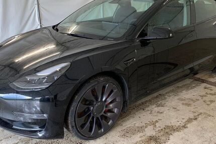 Tesla Model 3 86.268 km 27.950 &euro; Steinbach-Hallenberg OT Herges-Hallenberg 98587