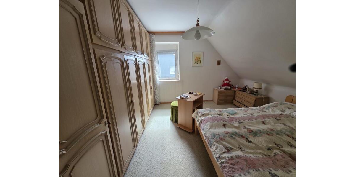 ObjNr:19753 - Liebenswürdige Doppelhaushälfte mit Garten im Dornröschenschlaf 5 zimmer