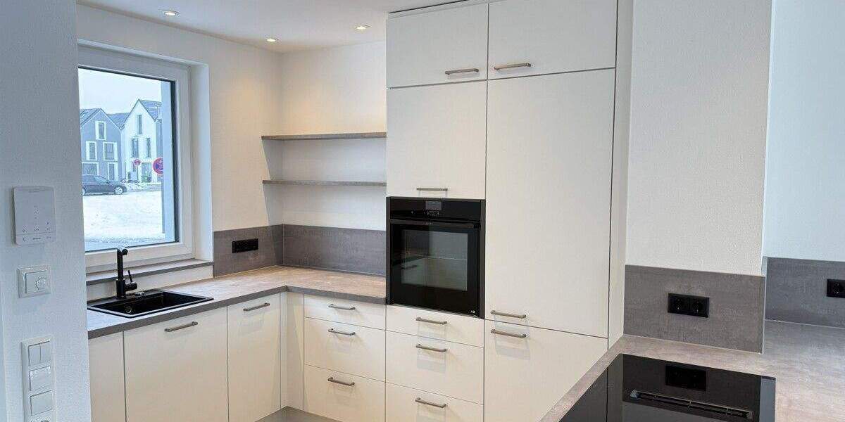 Einfamilienhaus Köfering - 4 Zimmer, 150 m&sup2;, 2.100&euro; | Angebot:25702670