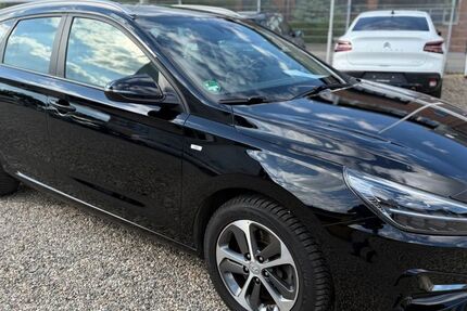Hyundai i30 32.500 km 18.600 &euro; Wesel 46485