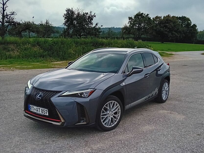 Lexus UX 49.000 km 31.800 € Bad Urach 72574