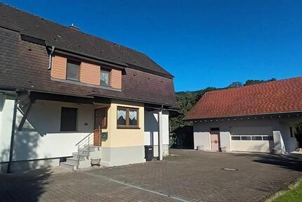 Großes Einfamilienhaus mit Garage und Garten auf über 2000m² 7 zimmer