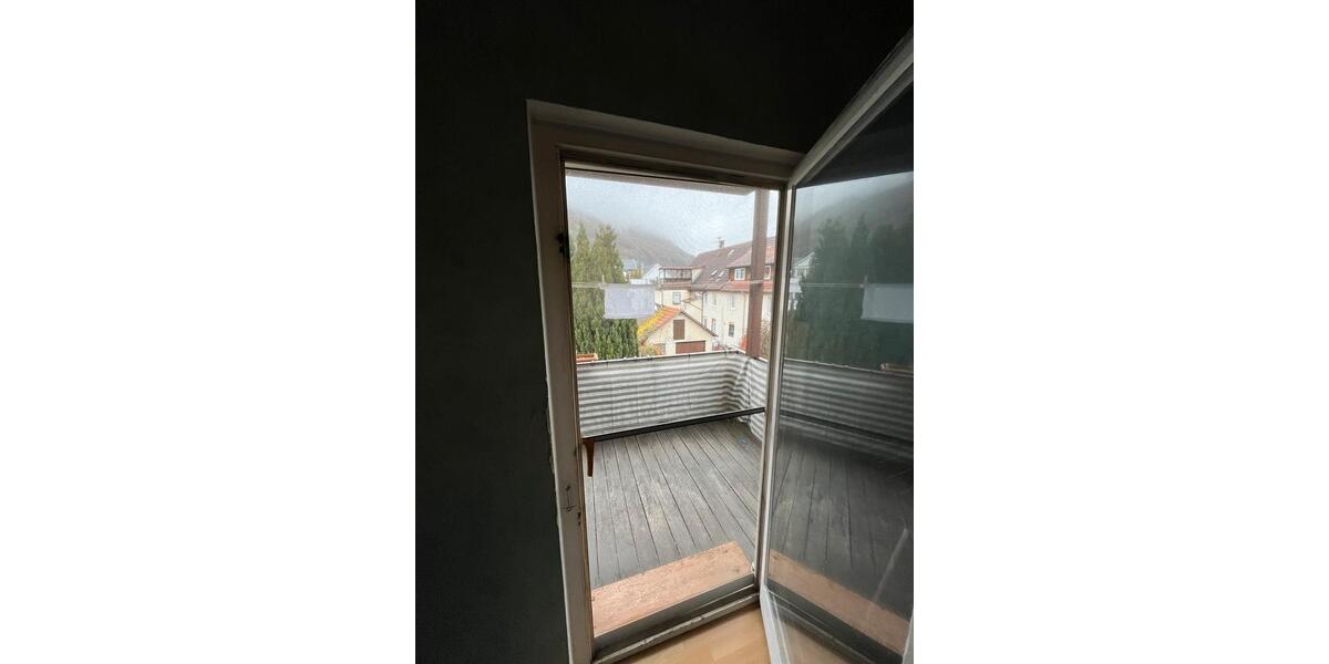 Etagenwohnung Bad Urach - 4 Zimmer, 100 m&sup2;, 990&euro; | Angebot:26611008