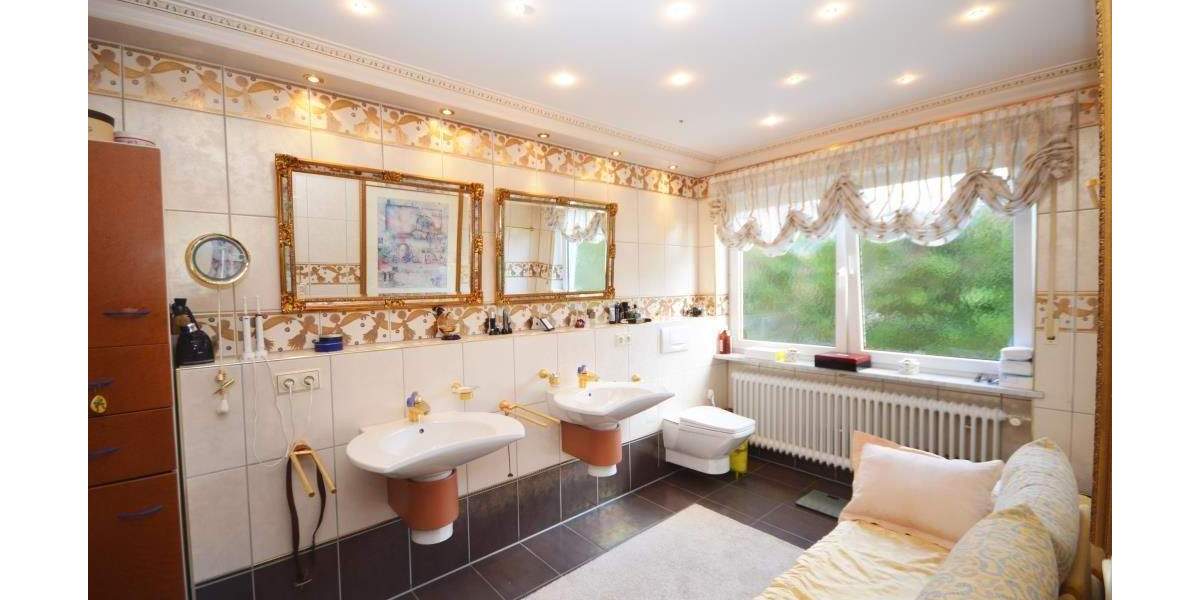 Vielseitiges Unternehmer-Anwesen in Bestzustand! Wohnen. Arbeiten. Leben. Freystadt - Forchheim 9 zimmer