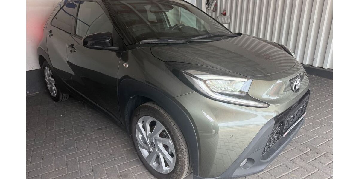 Toyota Aygo (X) 27.314 km 15.900 &euro; Berlin 12277