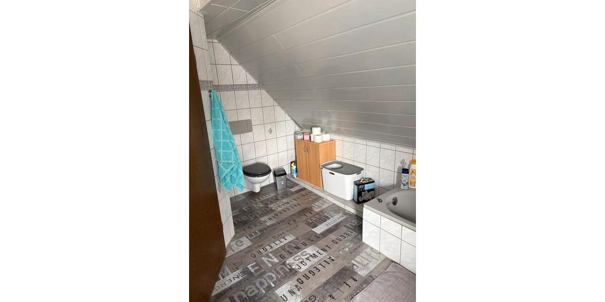 Dachgeschoßwohnung Adelheidsdorf - 4 Zimmer, 100 m&sup2;, 650&euro; | Angebot:26531170