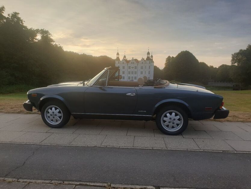 Fiat 124 Spider 157.900 km 14.000 € Braak 22145