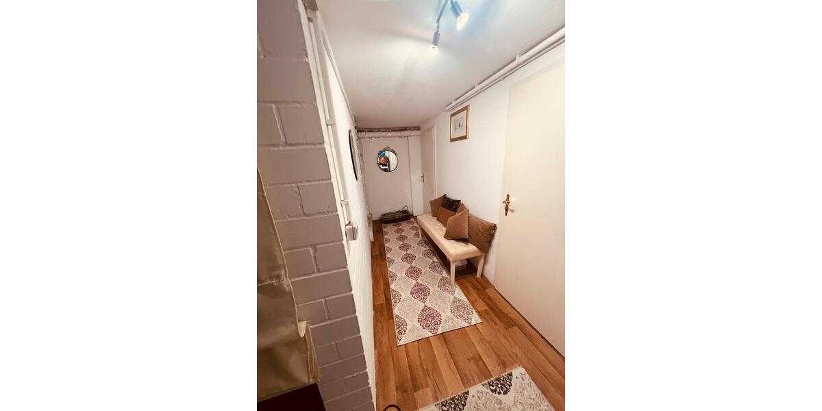 Möblierte Doppelhaushälfte mit Kamin, Garten, Vollkeller, Garage 4 zimmer