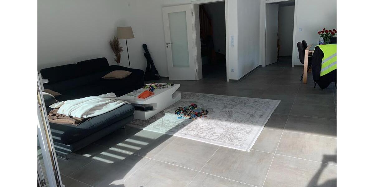 Kernsaniertes Reiheneckhaus GF zentral 4 zimmer