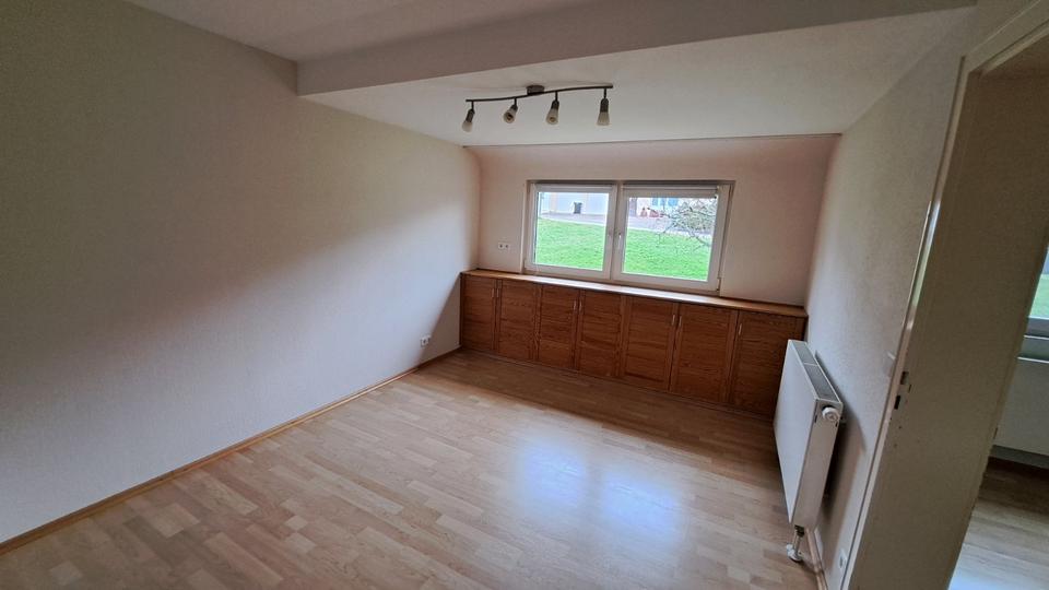 Einfamilienhaus Straubenhardt - 4 Zimmer, 92 m&sup2;, 1.100&euro; | Angebot:23734379
