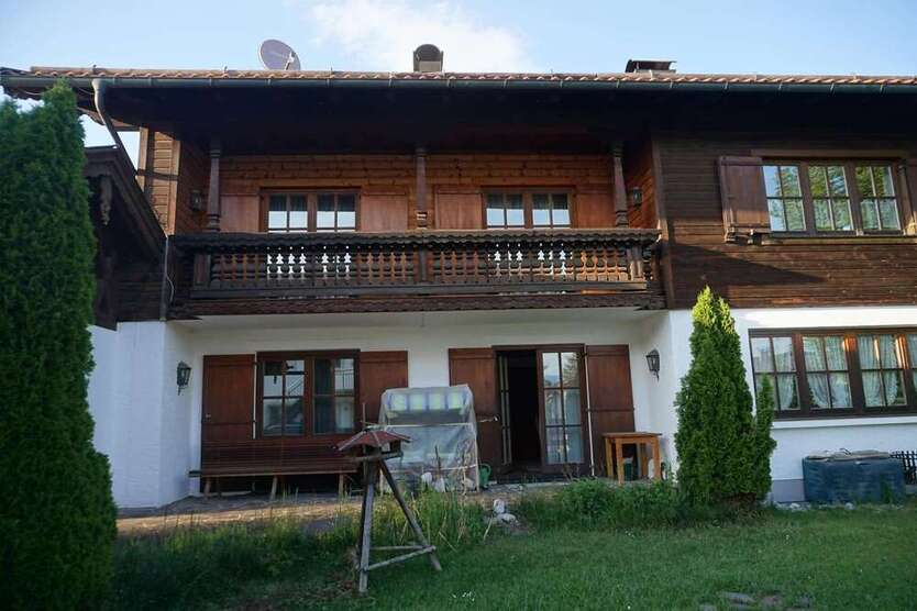 Haus zum Kaufen in Huglfing 1.250.000 € 250 m²