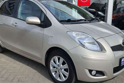 Toyota Yaris 44.191 km 7.490 &euro; Waren 17192