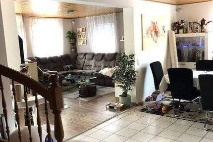 Sehr schöne ETW mit Balkonen und garagen 5 zimmer