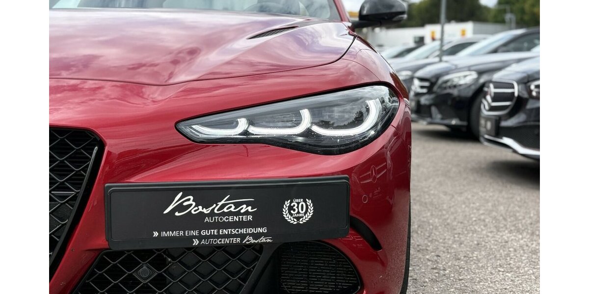 Alfa Romeo Giulia 2,9 V6 Quadrifoglio MEMORY/KAMERA/1.HAND 6.415 km 73.900 &euro; Villingen-Schwenningen 78054