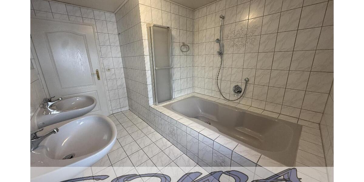 Charmantes Stadthaus in zentraler Lage in Neuburg - ideal für Familien oder Paare - Ein Objekt von Ihrem Immobilienpartner SOWA Immobilien und Finanzen - Mehrfamilienhaus, Wohnhaus Neuburg | Angebot:26729139