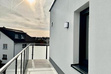 Helle 2,5-Zimmer-Penthouse-Wohnung mit hochwertiger Einbauküche und Aufzug 2.5 zimmer