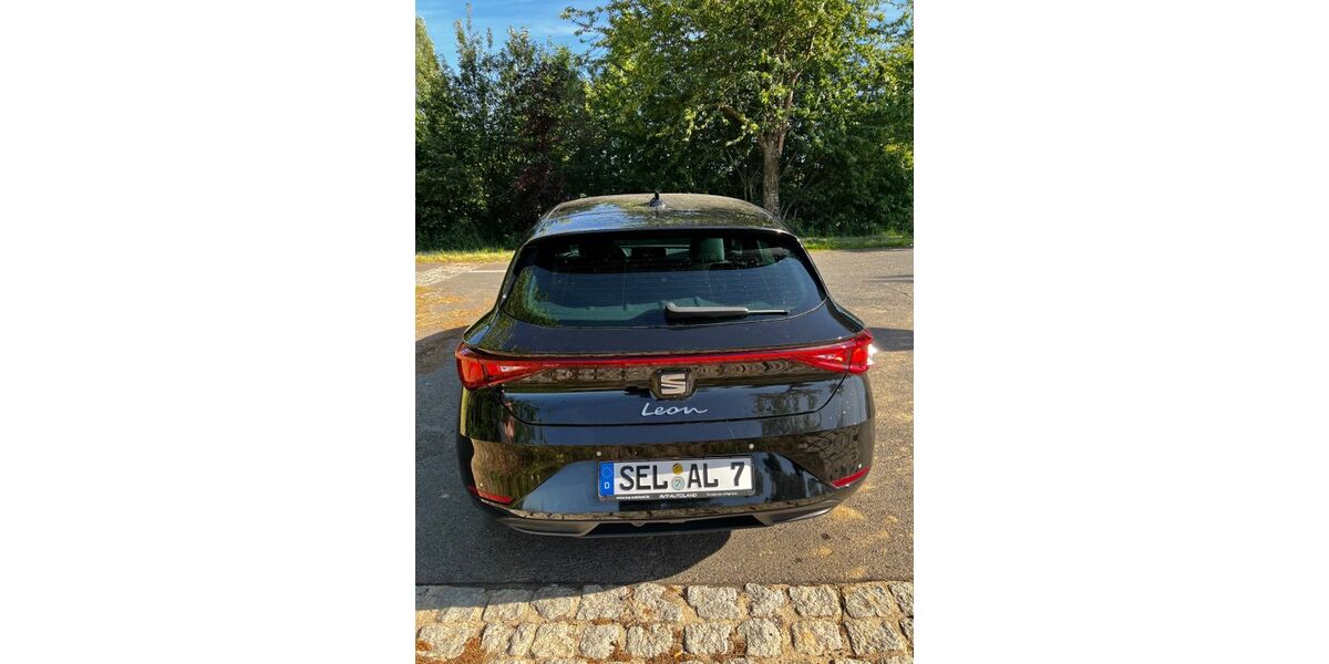 Seat Leon 70.000 km 21.399 &euro; Dresden 01169