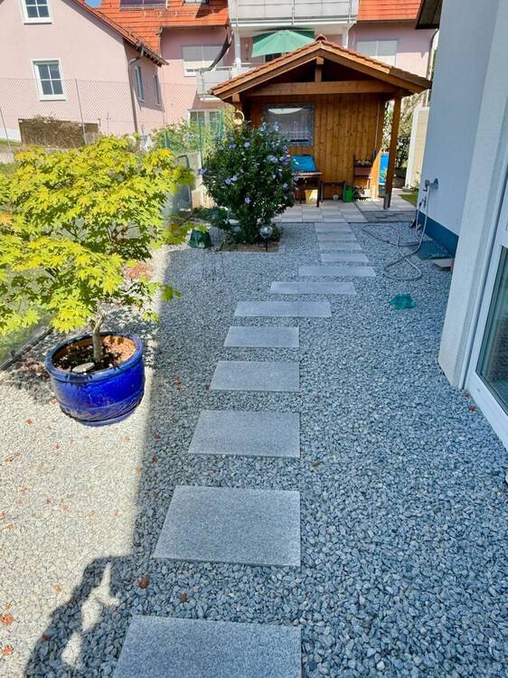 Schöne DHH mit EinliegerWohnung, Garage und zwei Stellplätzen in Großhabersdorf