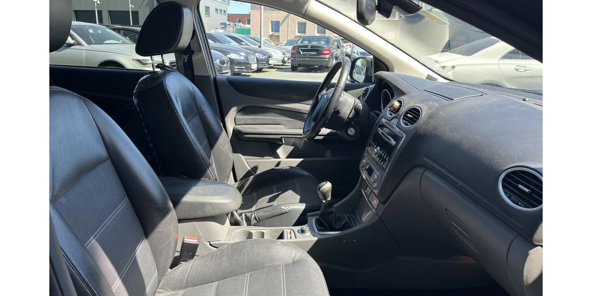 Ford Focus Titanium / LPG / Sitzheizung / Xenon / AHK 299.000 km 2.900 &euro; Mönchengladbach 41066