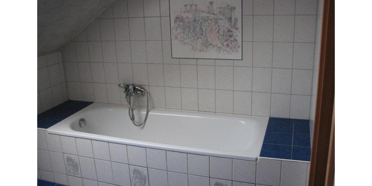 Dachgeschoßwohnung Bischofswerda - 4 Zimmer, 93 m&sup2;, 450&euro; | Angebot:26065961