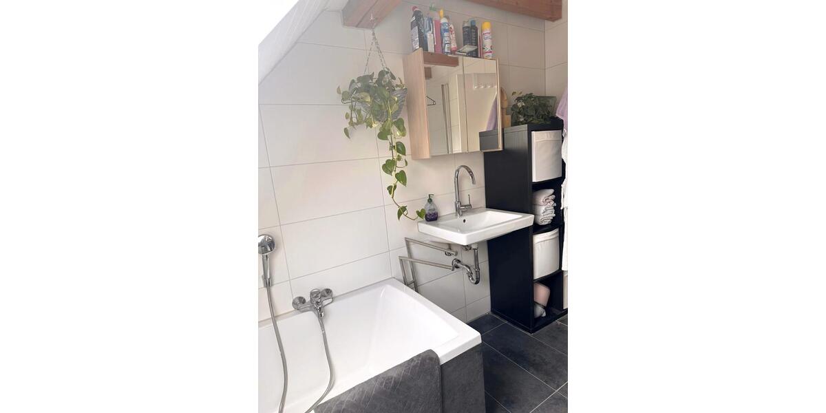 Dachgeschoßwohnung Heuchlingen - 4 Zimmer, 87 m&sup2;, 600&euro; | Angebot:26403086