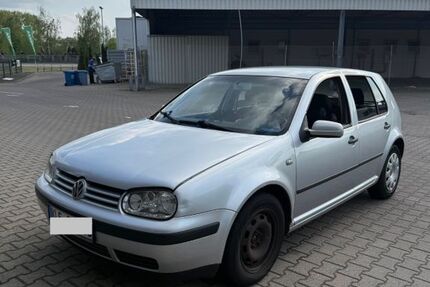 VW Golf 280.543 km 800 &euro; Kleve 47533