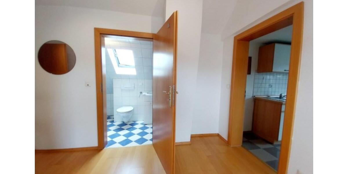 Dachgeschoßwohnung Regenstauf - 2 Zimmer, 550&euro; | Angebot:21606544