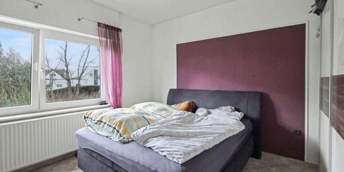 Viel Platz in Oetinghausen: begehrtes Zweifamilienhaus mit Doppelgarage 6 zimmer