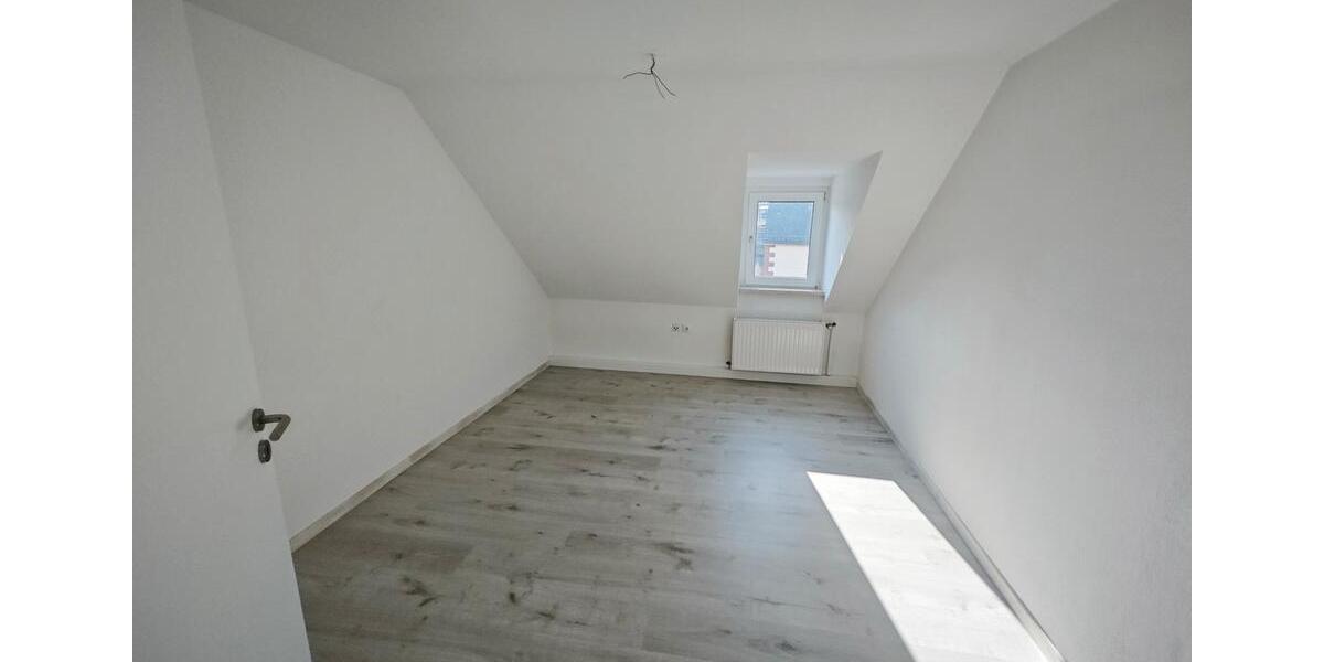 Moderne und helle 3-Zimmer Dachgeschosswohnung zur Miete 3 zimmer