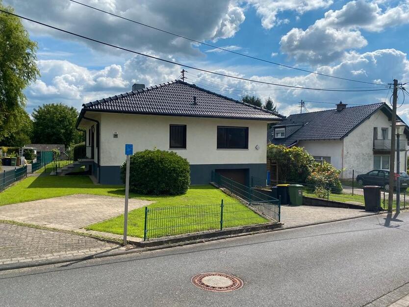 Charmanter Bungalow mit Garten Garage in Hennef