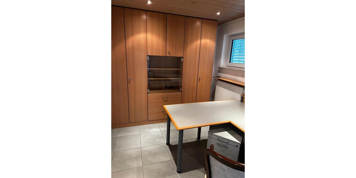 Helle 4 Zimmer Wohnung für zwei Personen oder auch als Praxis 4 zimmer