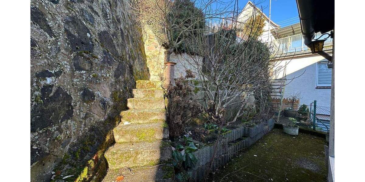 Einfamilienhaus Fritzlar - 6 Zimmer, 145 m&sup2;, 150.000&euro; | Angebot:25385502