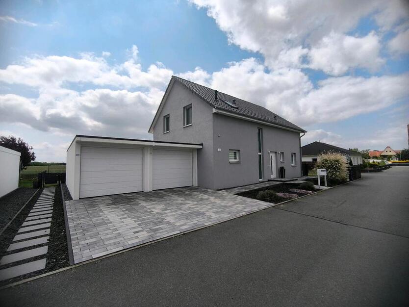 Einfamilienhaus mit Garage Garten PV Anlage ruhige Lage
