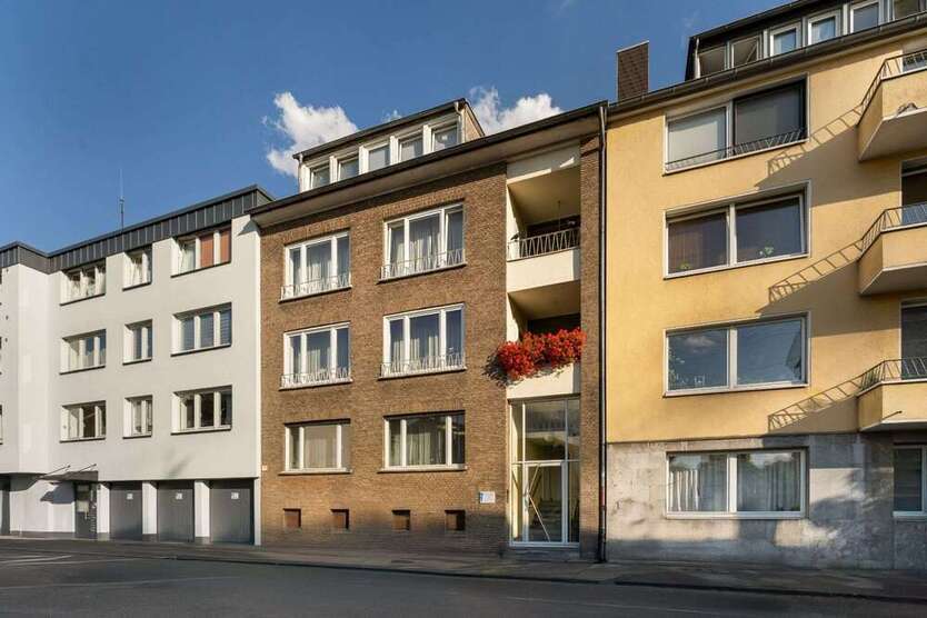 Haus zum Kaufen in Düsseldorf 1.190.000 € 503.83 m²